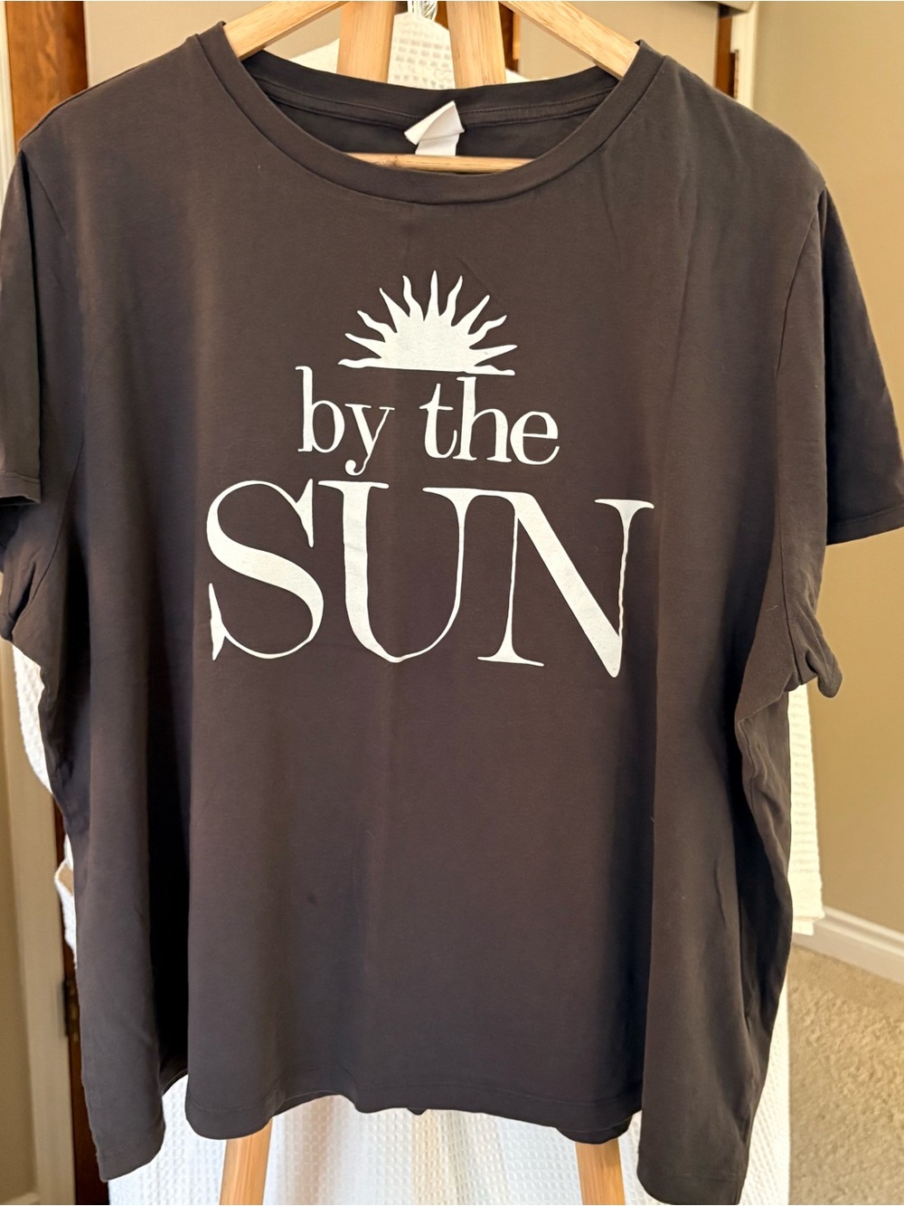 H&M Charcoal Grey Graphic Sun Tee XXL